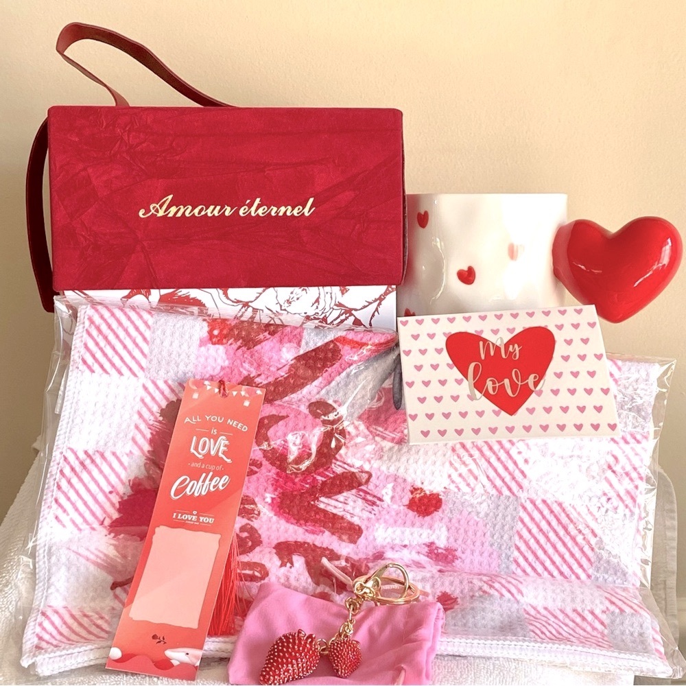 🎅🏻 SALE Lady In Red Gift Set with Coffee Mug Kitchen towel Strawberry keychain